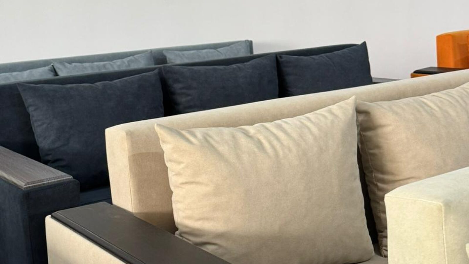 Диваны в шоуруме